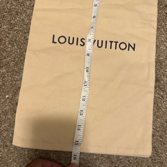 Pair of Louis Vuitton dustbags - Picture 4 of 5